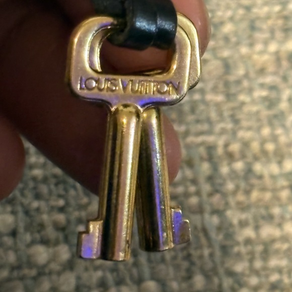 Louis Vuitton Epi Serviette Ambassadeur - Picture 8 of 16